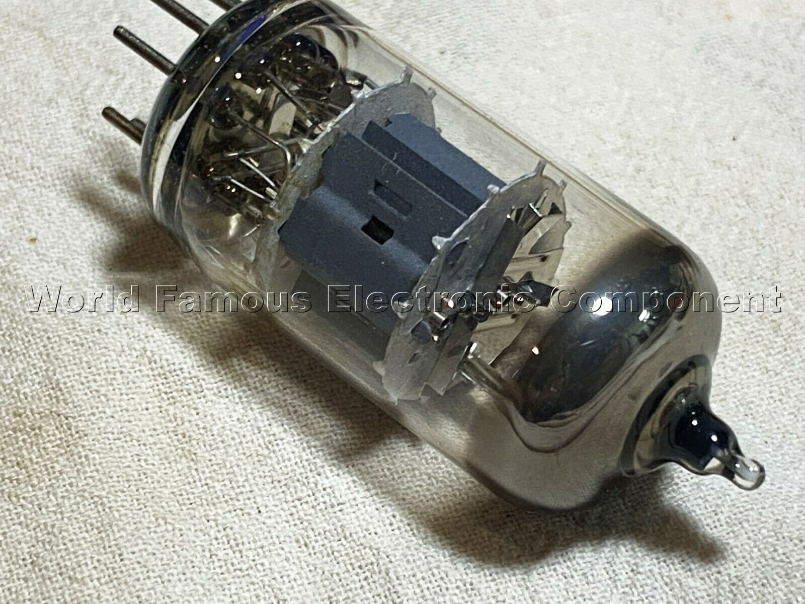 1pcs - 6EA8 / 6U8A Vacuum Tube