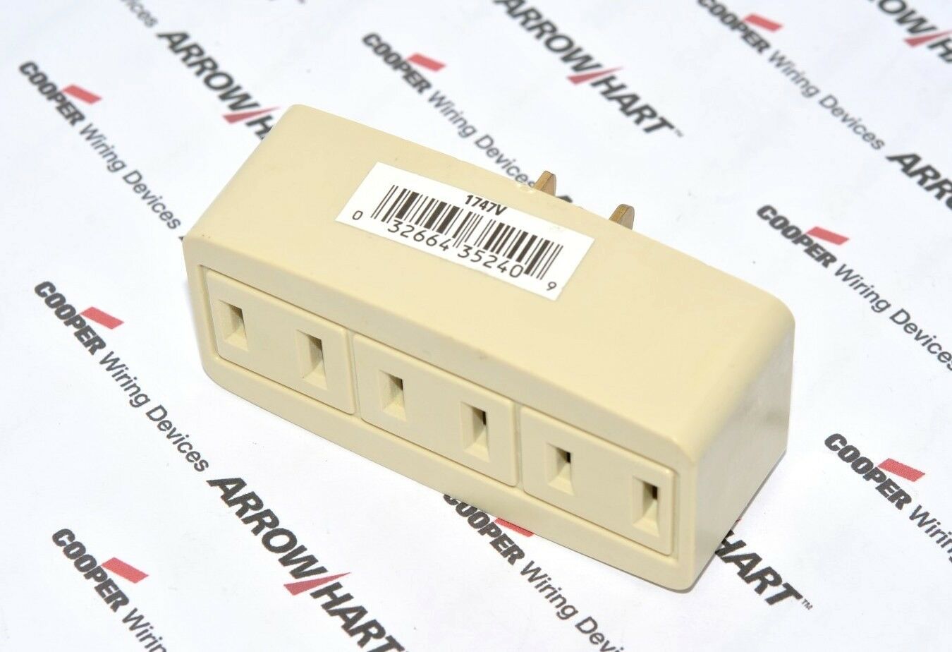 1pcs - COOPER 1747V 15A 125V NEMA 1-15 Three Outlet Tap