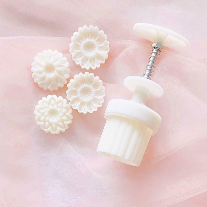 Baking Decorating Mooncake Mould Mid-Autumn Daisy Hand-Pressure Traditional