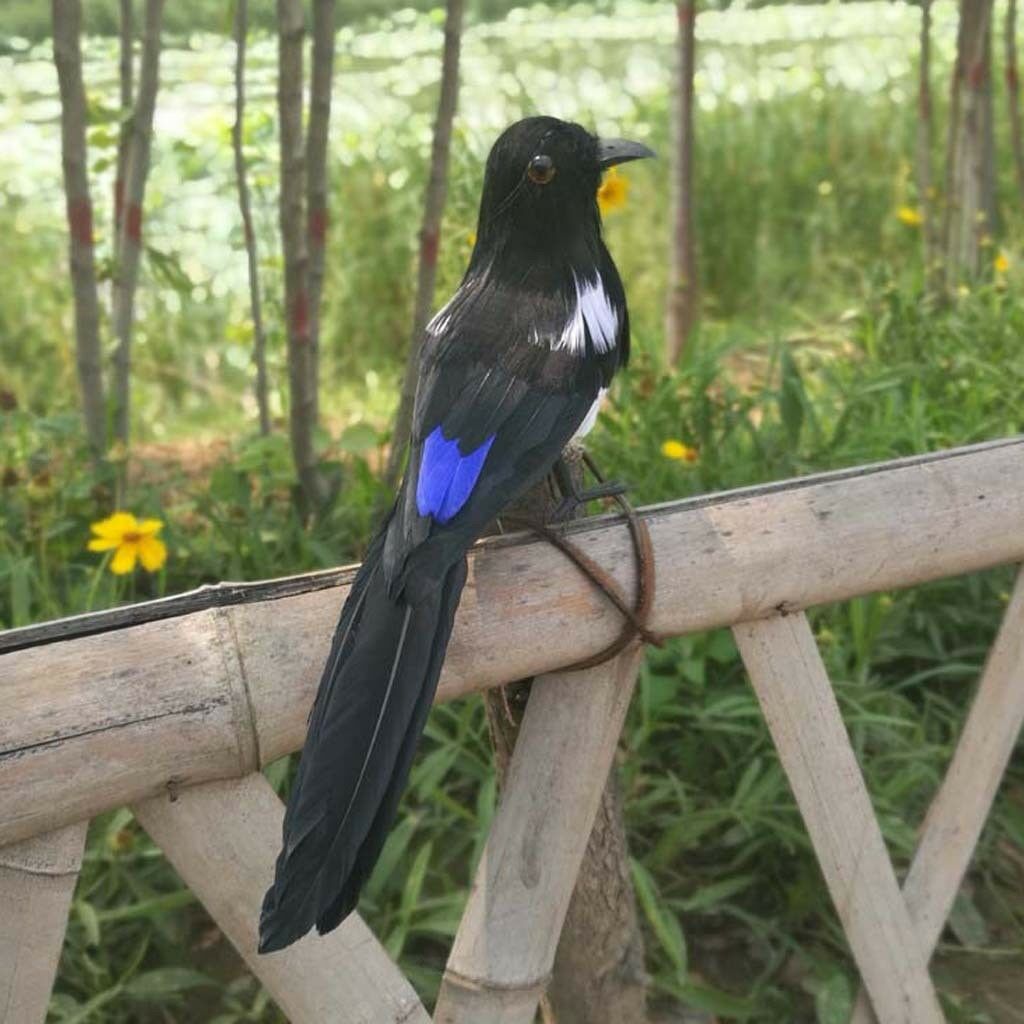 Lifelike Artificial Birds Realistic Magpie ORNAMENT for Home Tree Decor