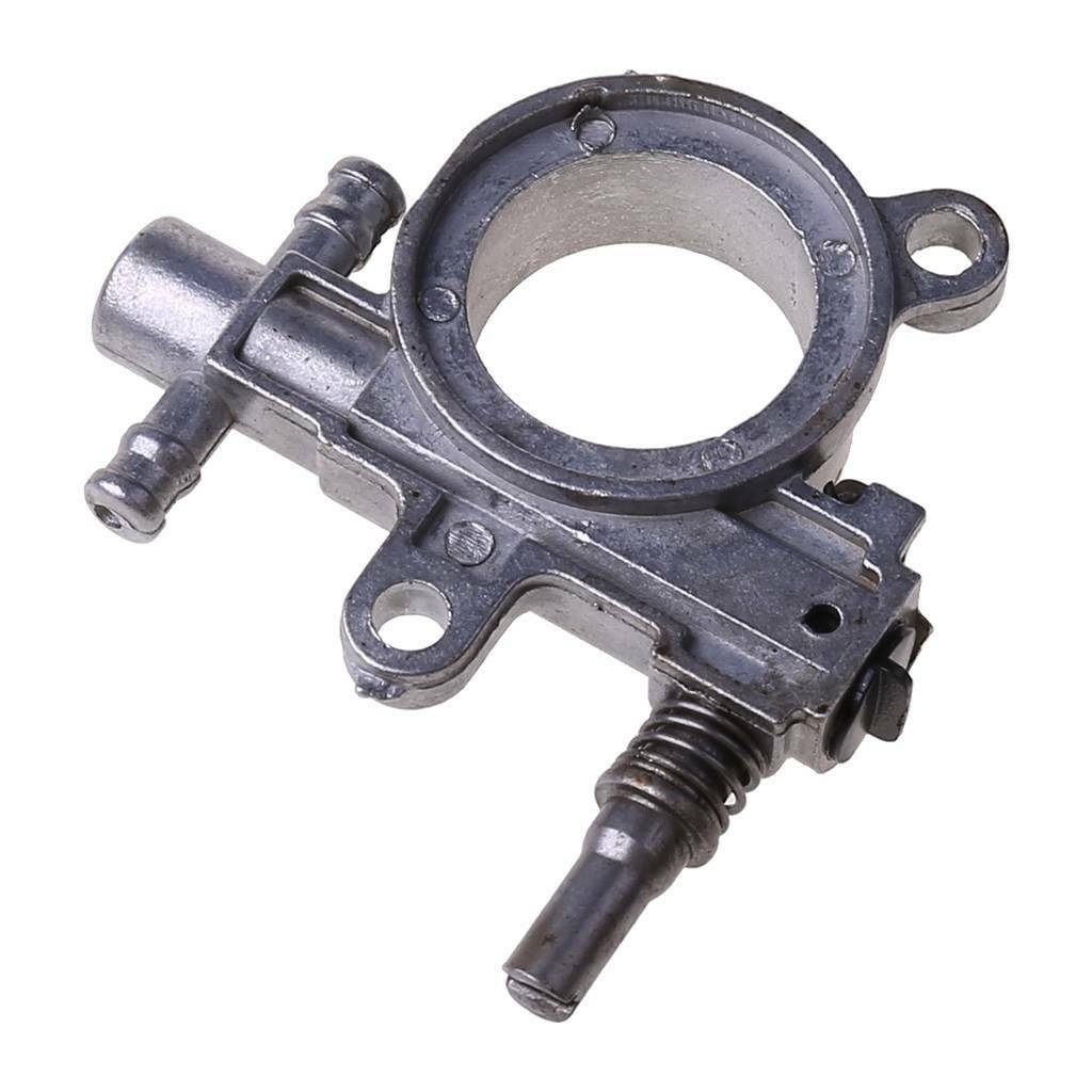 2500/3800 Chainsaw Spare Parts Chainsaw Oil Pump With Worm Drive Gear Fits 25CC