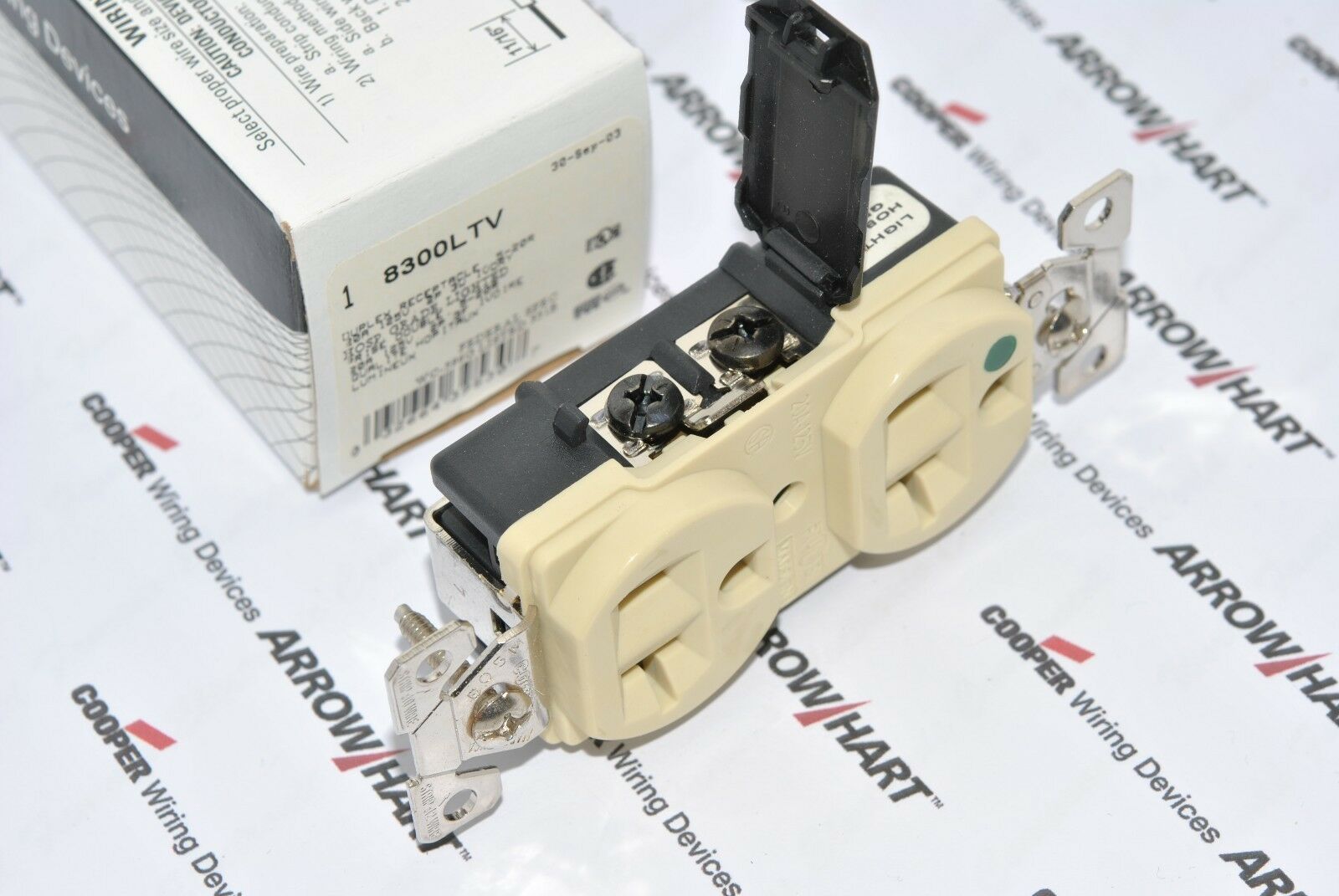 1pcs-COOPER 8300LTV (AH8300LTV) Illuminated  20A 125V Hosptial Duplex Receptacle