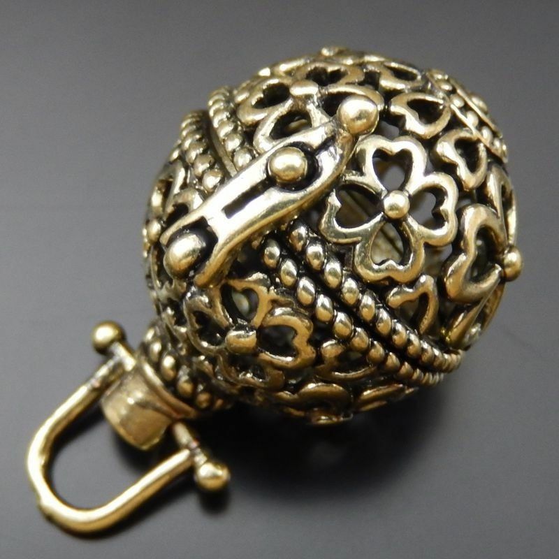 39684 Antiqued Bronze Hollow Clover Ball Jewelry Lockets Pendant Charms 2pcs