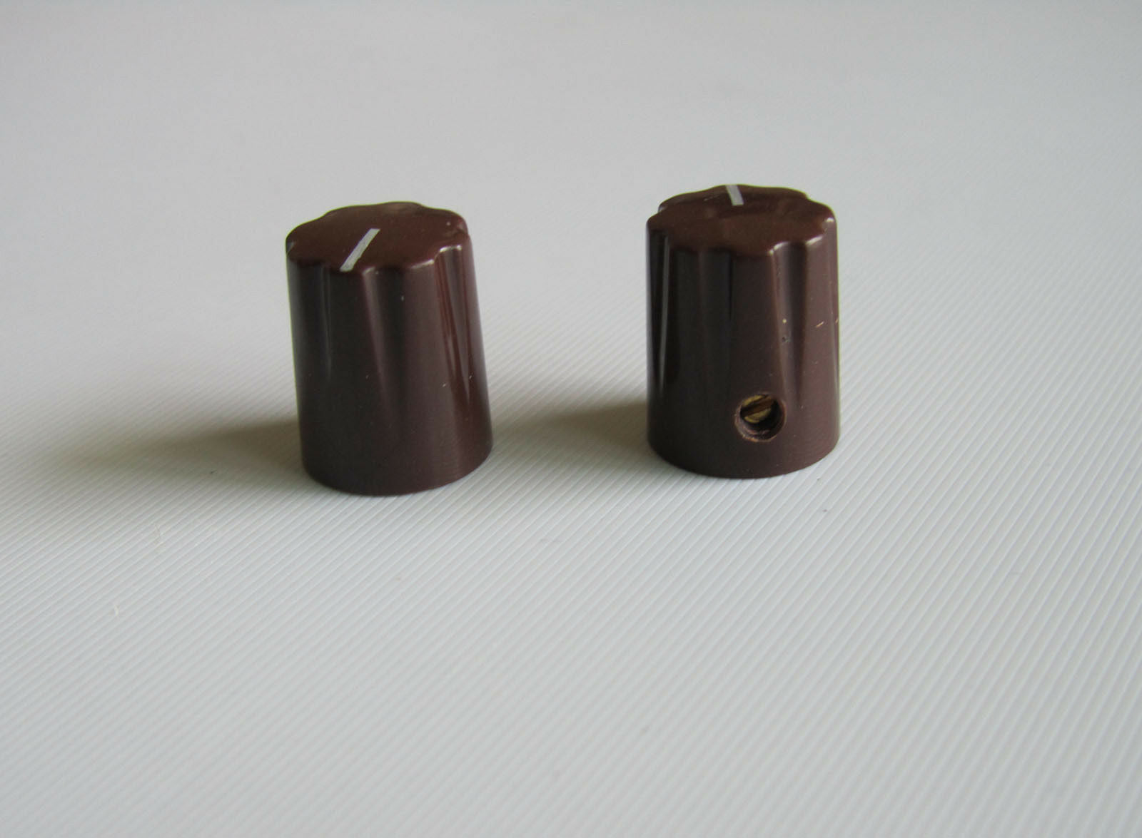 10 Guitar Amp Effect Pedal Knobs 1/4" Davies 1900H Style Knob w/ Set Screw Brown