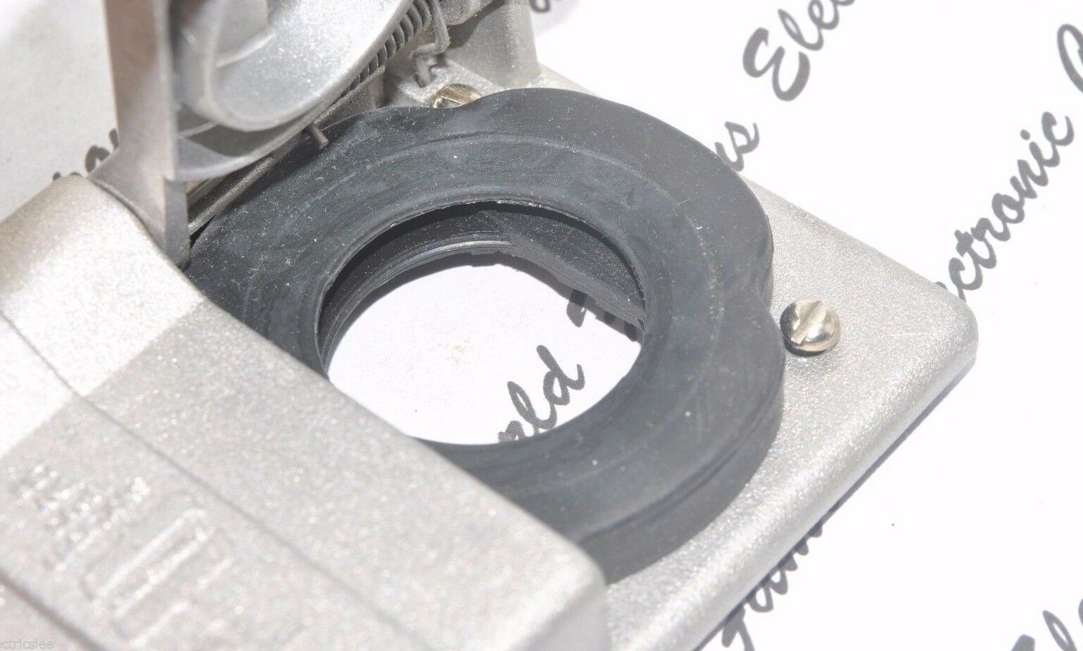1PCS - COOPER WLRD1 1-Gang For Duplex Receptacle Cover DAMP/WET LOCATION