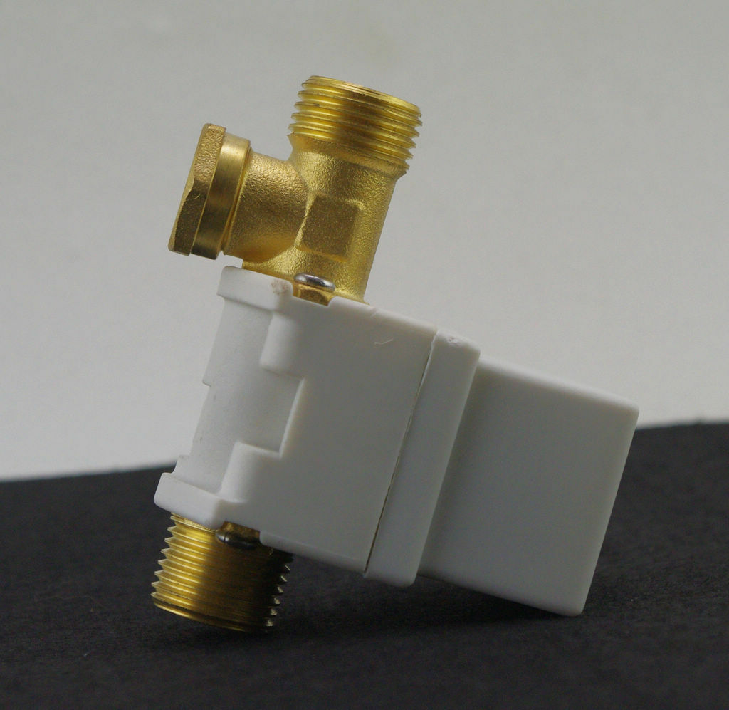 220VAC 1/2"BSPP Brass Plastic Solar Solenoid Valve N/C Non-Return Water Air Gas