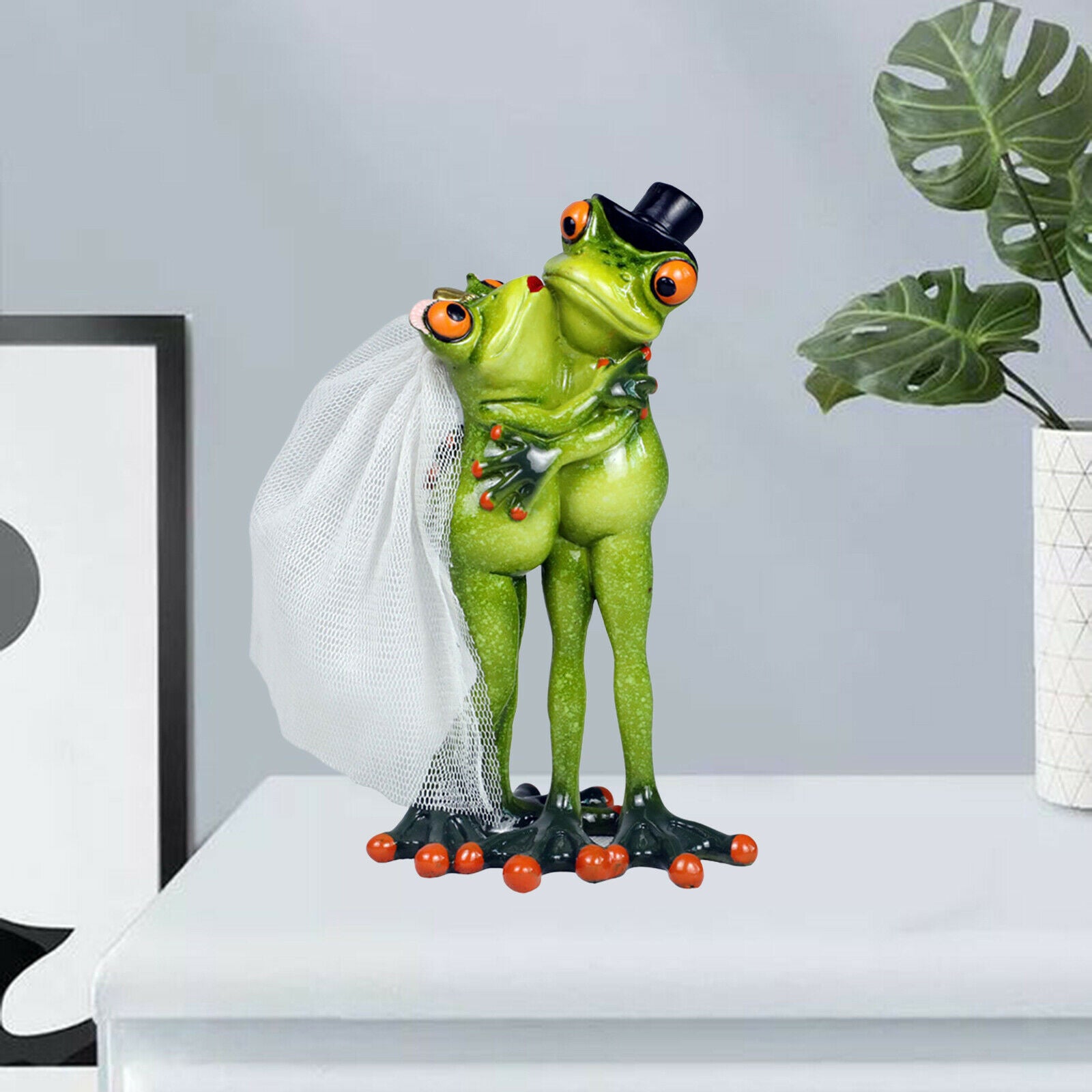 Art Garden Frog Statue Polyresin Sculpture Ornament Indoor Patio Lawn Decor