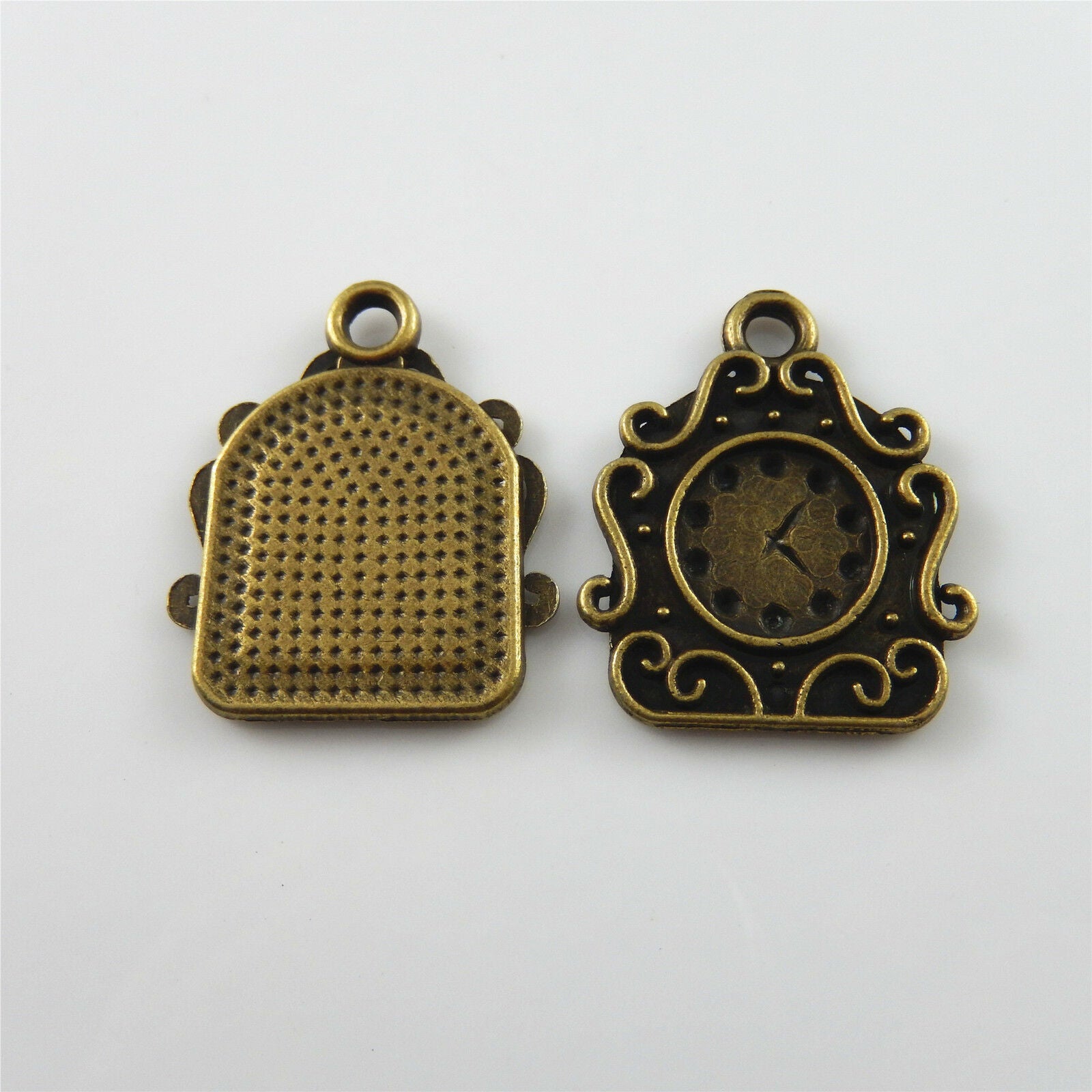 20 pcs Antiqued Bronze Alloy Clock Look Charm Pendant Crafts 24x23mm 33152