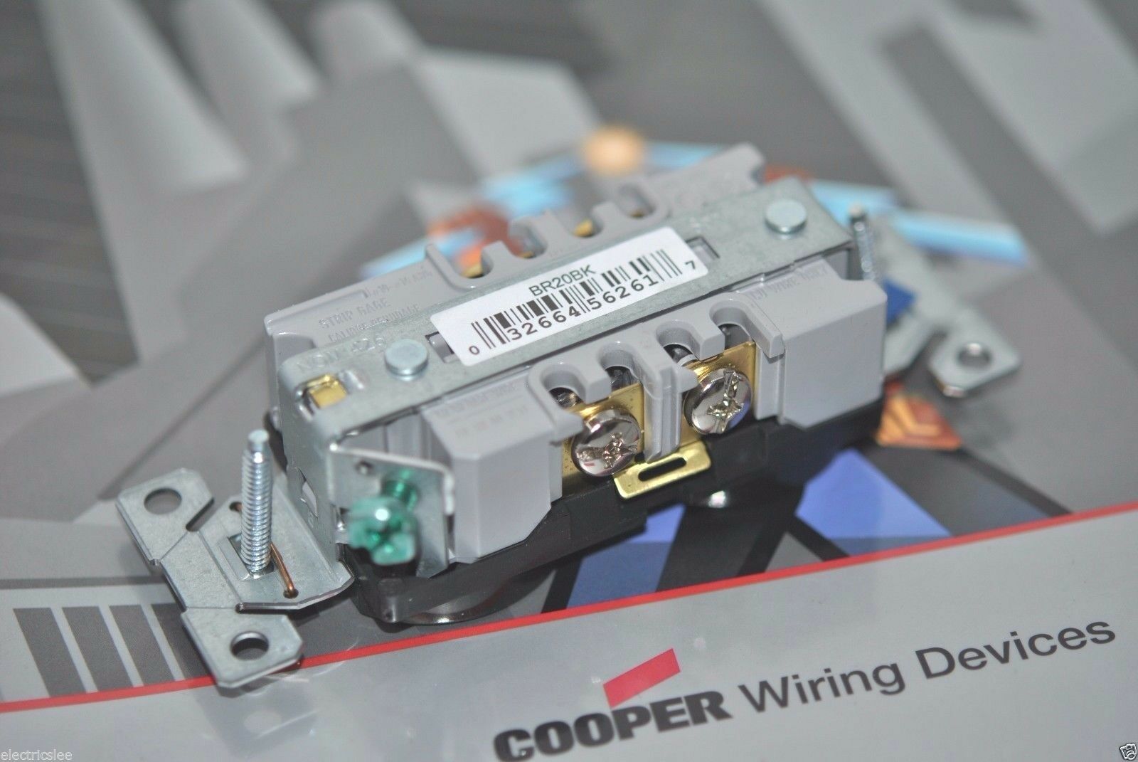 1pcs - COOPER BR20BK 20A 125V Commercial Grade Duplex Receptacle NEMA 5-20R