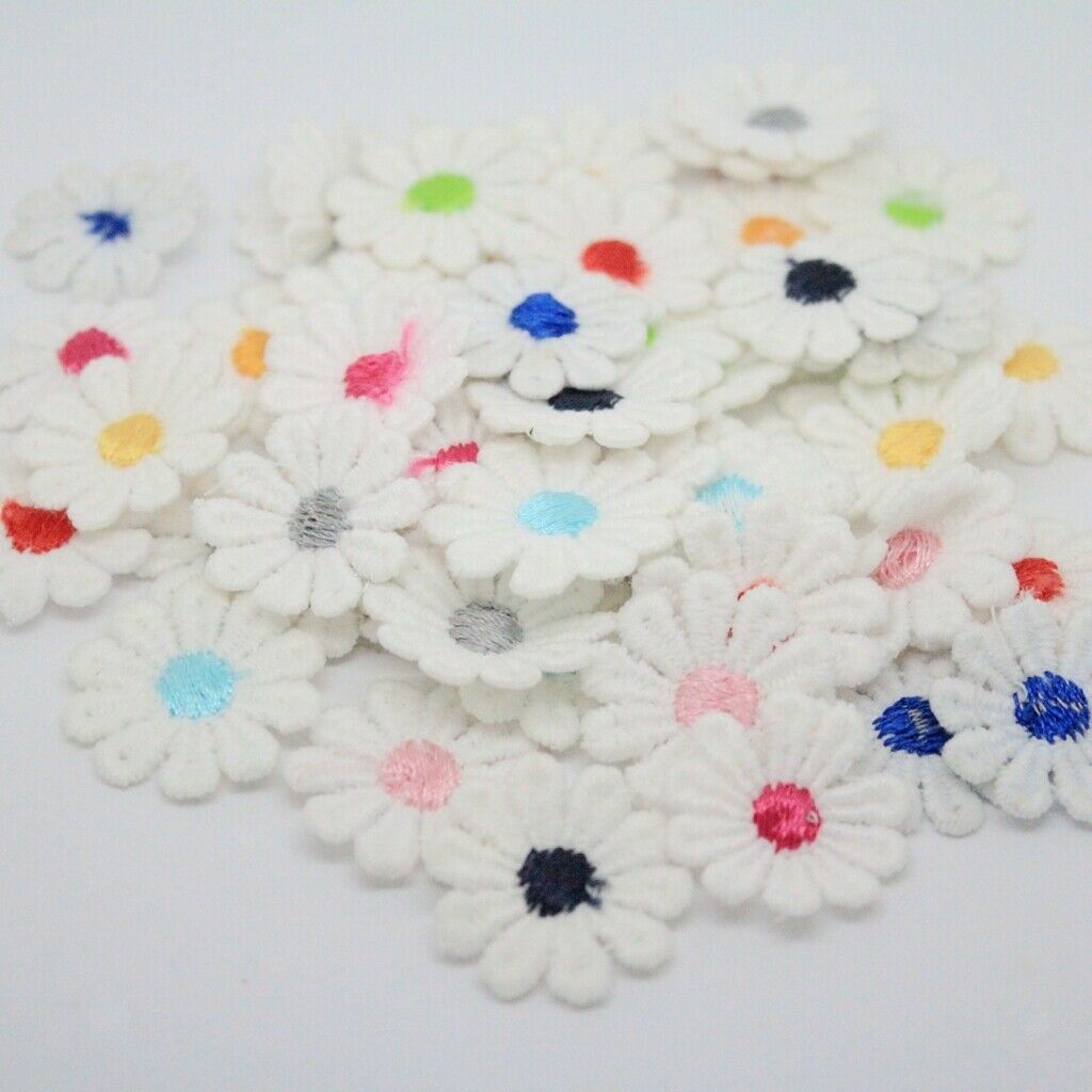 50Pcs SMALL DAISY FLOWER Embroidered Sew On Patches for Bags Clothes Decor