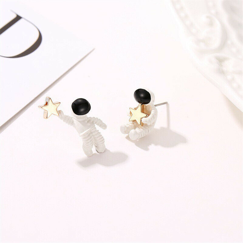 Asymmetric pentagram contracted earrings space astronauts earrings fashion w Qx