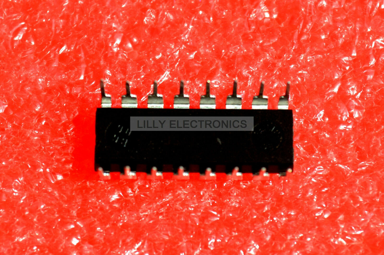 MAX934CPE DIP16 Ultra Low-Power Low-Cost Comparators with 2eference