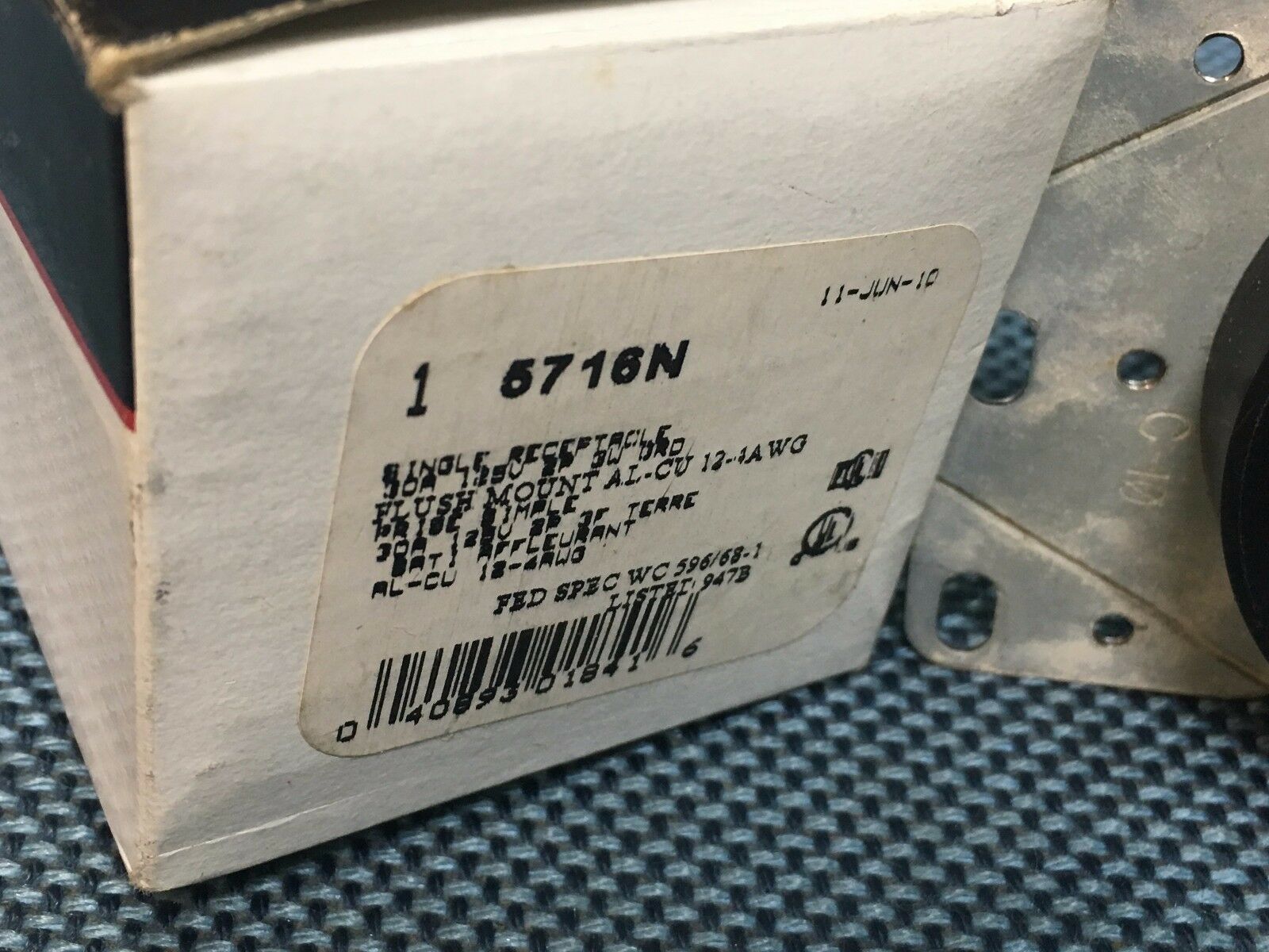 1pcs - COOPER 5716N NEMA 5-30R 30A 125V Receptacle Outlet
