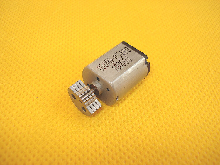 030 2PCS DC 3V-6V Metal 2mm Diameter Drive Shaft Micro Vibration Motor