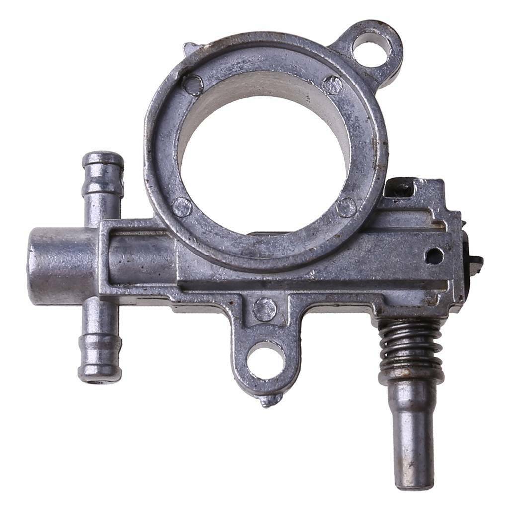 2500/3800 Chainsaw Spare Parts Chainsaw Oil Pump With Worm Drive Gear Fits 25CC