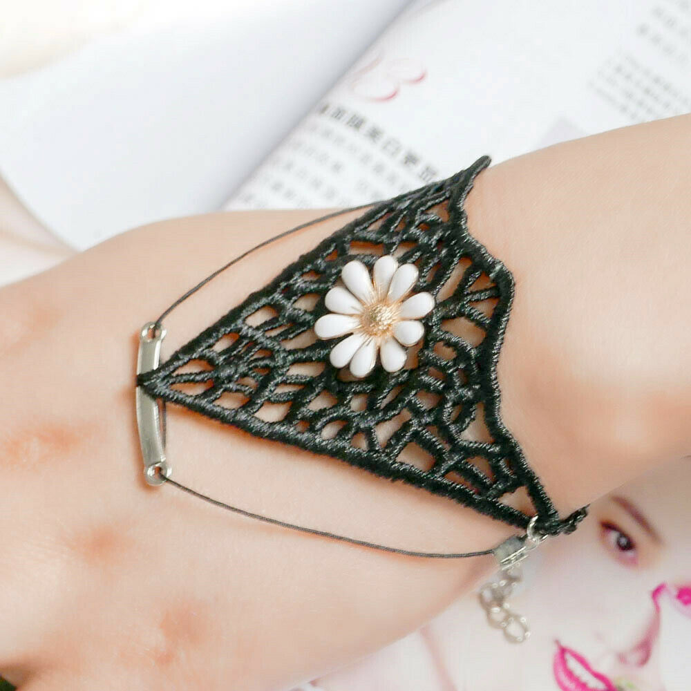 Fresh Lady Fashion Hollow Lace Daisy Flower Simple All-Match Charm Bracelet