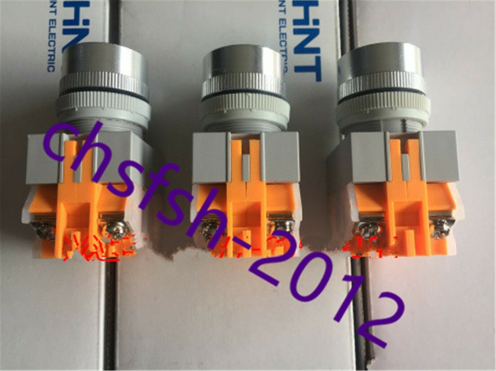 5 pcs New IN Box CHNT NP4-11BN self-resetting flat button