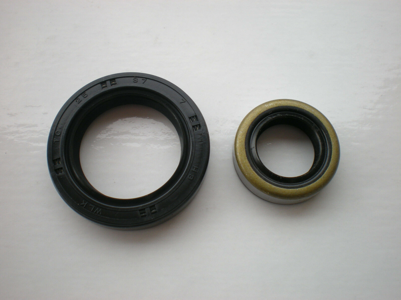 Oil Seal Set for STIHL 041 AV, 041 FB, 041 G [#96400031570, #96290032860]